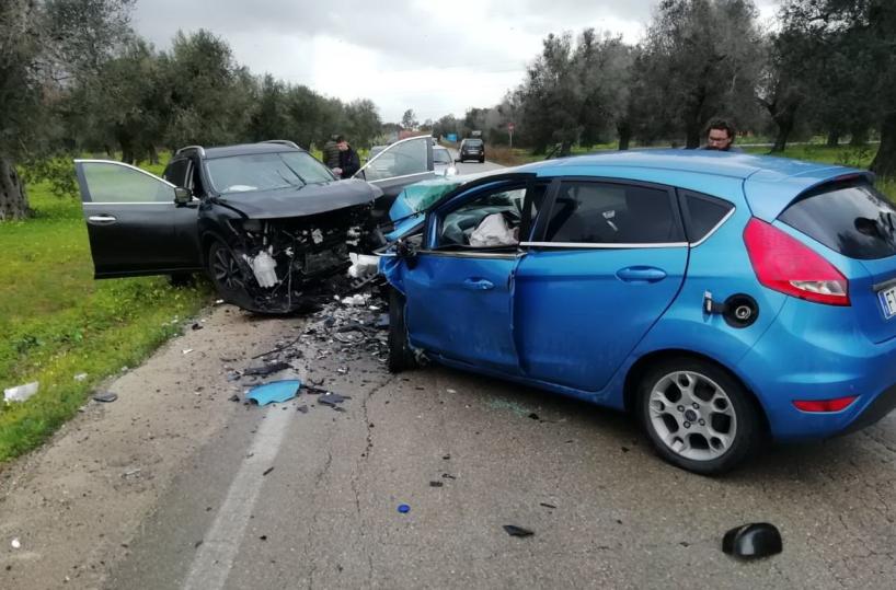 Scontro frontale nel Brindisino: muoiono 3 persone
