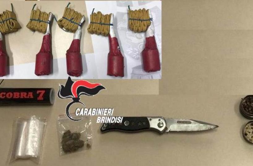 Furto di pc e detenzione di fuochi d'artificio: denunciati nel Brindisino