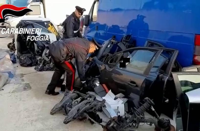 Nell'officina pezzi di auto rubate: un arresto a Cerignola