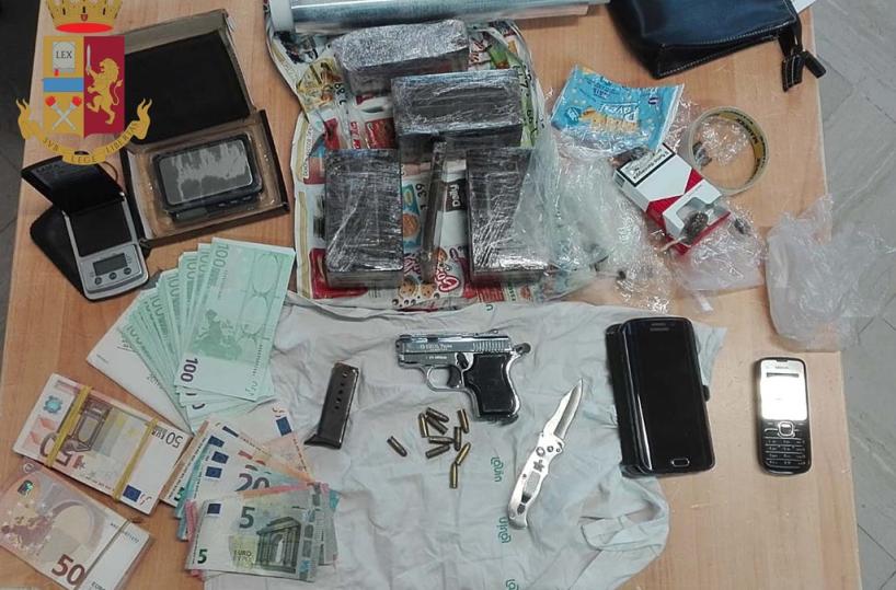In casa 2kg di droga e 10mila euro in contanti: arrestato disoccupato al Libertà