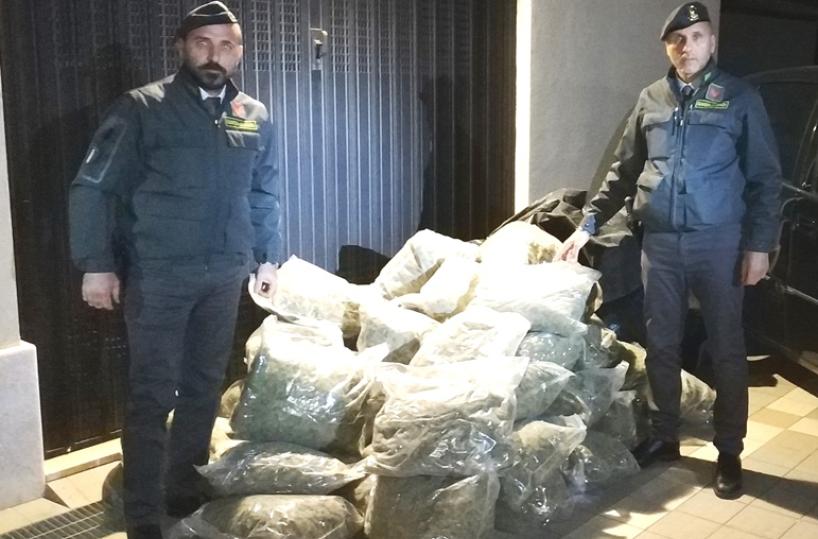 Barletta, beccato con oltre un quintale di droga in auto: arrestato