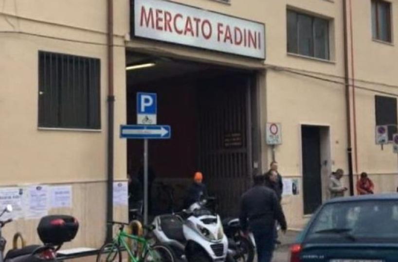 Taranto, rubavano nei market e rivendevano sulle bancarelle: due arresti