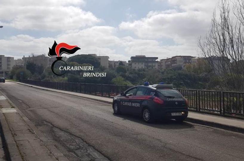 Brindisi, disoccupata 20enne salvata mentre tenta lanciarsi dal ponte