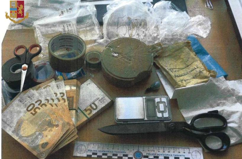 Manduria, nascondeva mezzo chilo di eroina in ufficio: arrestato