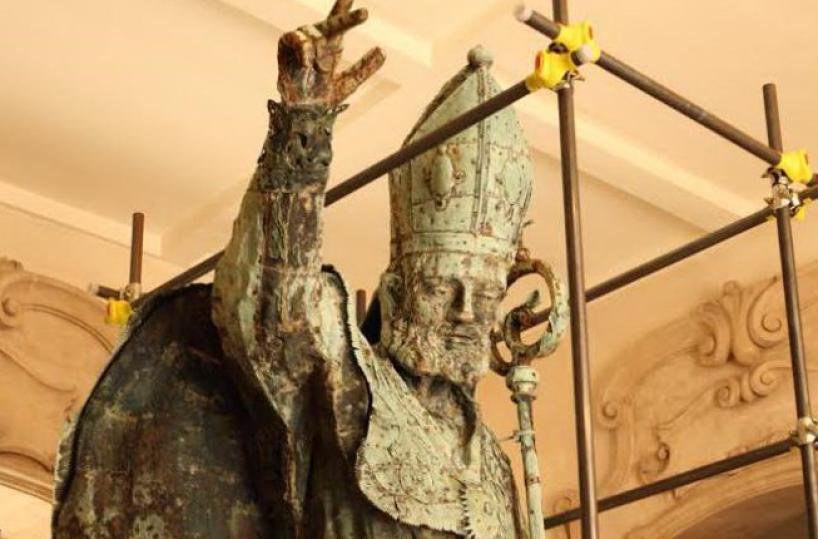 Statua S.Oronzo, procede restauro: «È molto deteriorata»