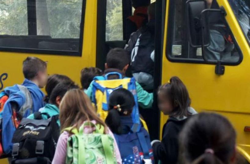 Avigliano, principio d'incendio su scuolabus, salvi alunni