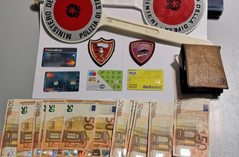 Rubano borsello al centro commerciale e prelevano al bancomat: arrestati in 2 a Foggia
