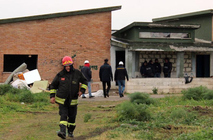 Borgo Mezzanone, rissa fra migranti: baracche a fuoco, 3 feriti, uno è grave