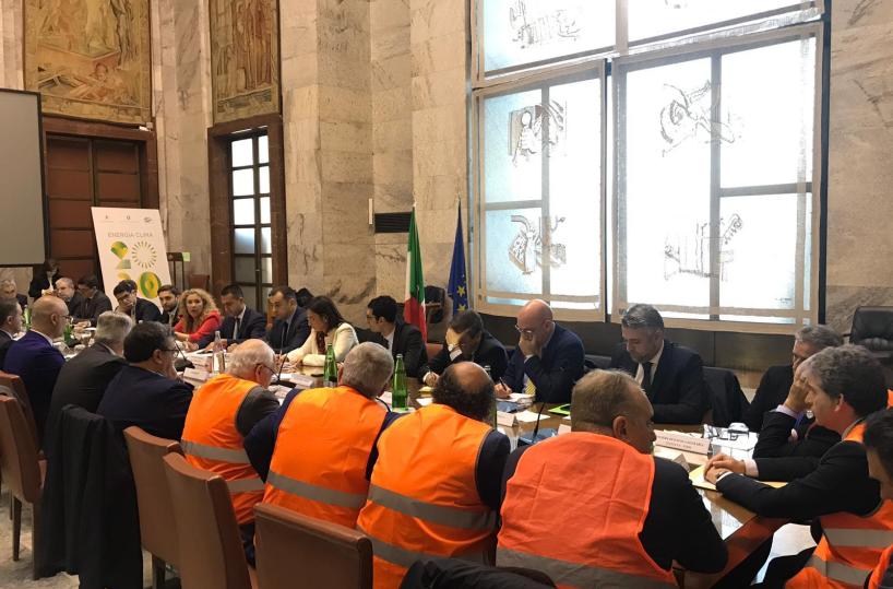 Emergenza olio, Gilet arancioni e Coldiretti da Di Maio: «Serve strategia condivisa»