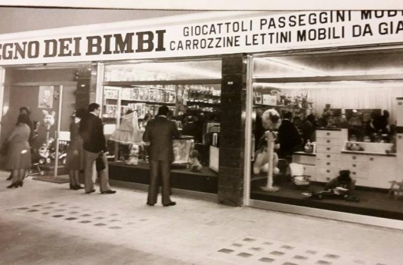 Chiude un altro negozio storico di Bari: addio al «Regno dei bimbi» 
