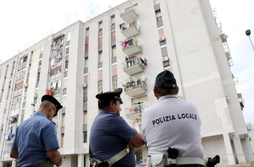 Taranto, fuori pericolo la bimba di 6 anni gettata dal balcone dal padre