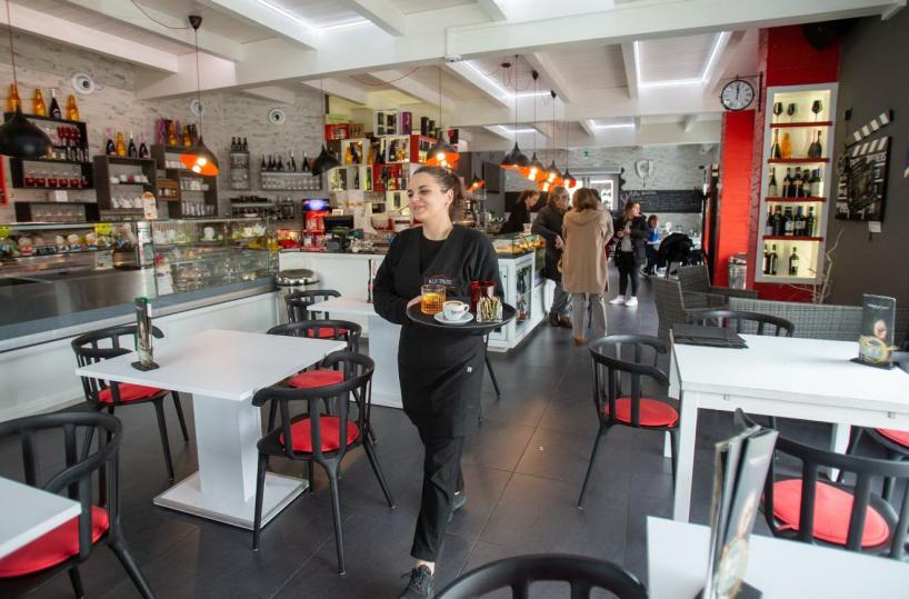 Potenza, bar cerca personale ma non si presenta nessuno