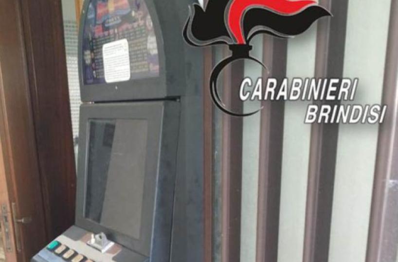 Francavilla Fontana, in casa ha una slot machine irregolare: denunciato