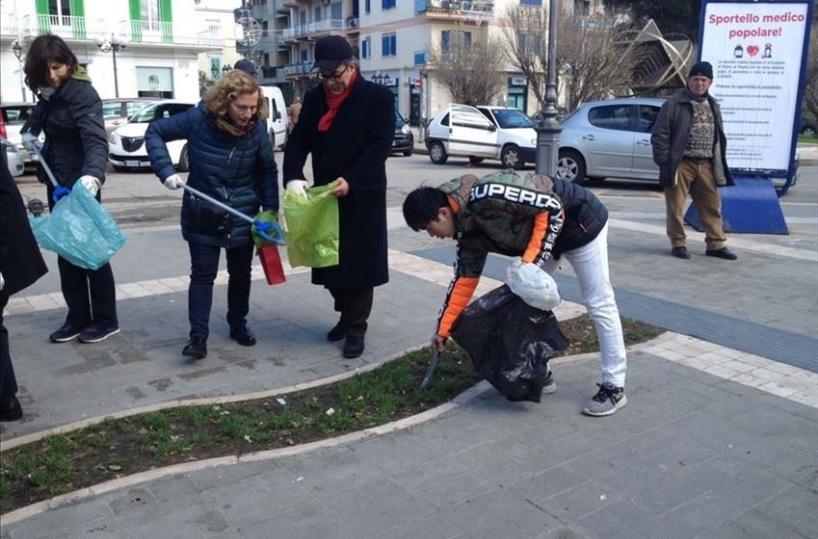 Dal Giappone a Molfetta per ripulire la città «di corsa»: l'idea di Take