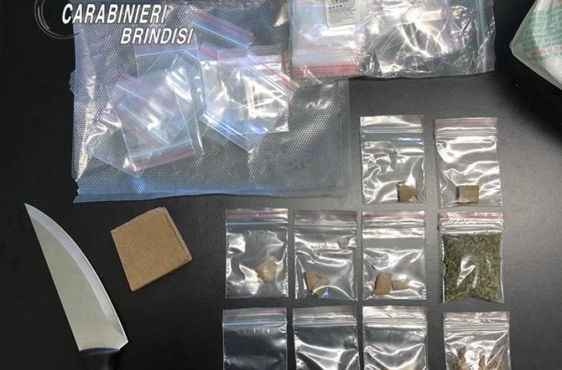 Francavilla F.na, arrestato ambulante: droga e 1800 euro in casa