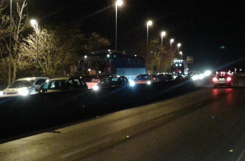 Bari, tir fuori strada sulla SS100: lunghe code e traffico in tilt