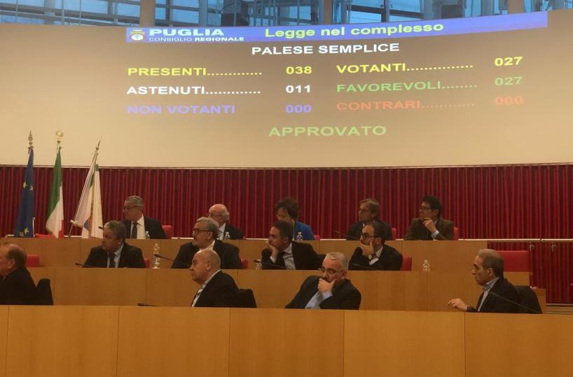 Taglio vitalizi: anche la Puglia prepara la legge, risparmio massimo di 2 milioni su 15