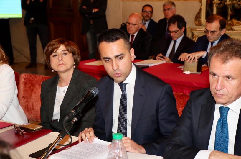 Ex Ilva, Di Maio a Taranto: scatta il sit in oltre la zona rossa