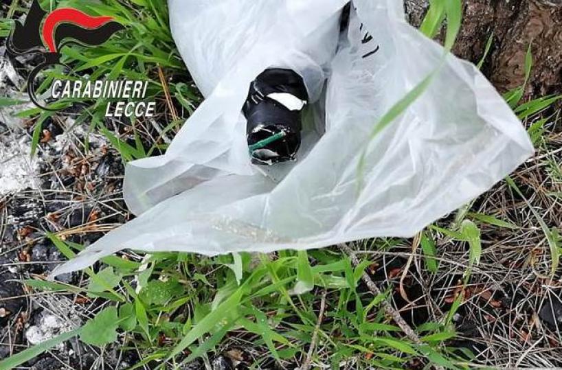 Maglie, bomba inesplosa sotto albero: forse collegata a omicidio davanti fast-food