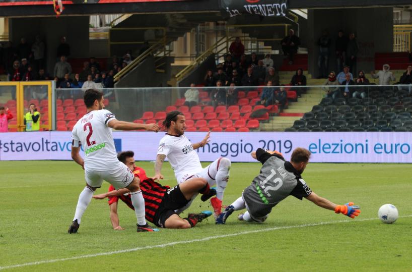 Foggia batte la Salernitana, prosegue la corsa ai play out