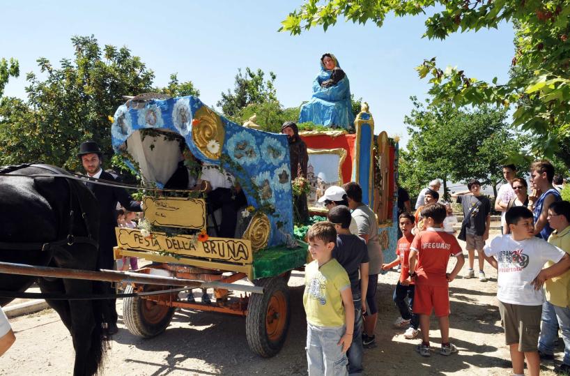 Matera, arriva la Bruna dei piccoli: 90 bambini all'assalto del Carro