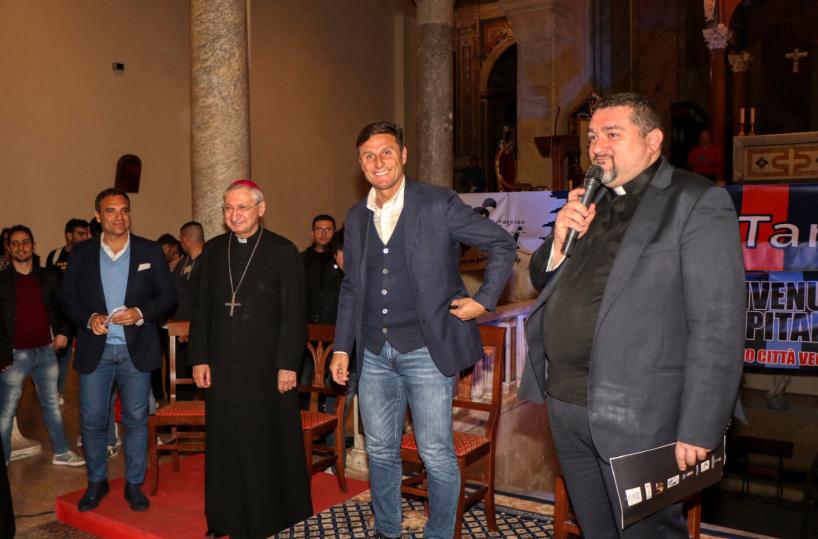 Calcio, Javier Zanetti incontra ragazzi oratorio Taranto