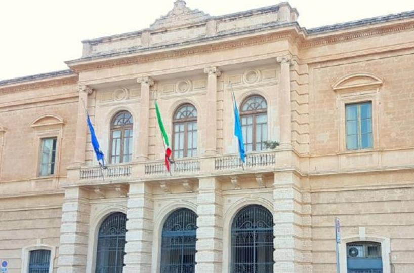 Fasano, ricattano impresa pulizia vincitrice di appalto: in cella due fratelli