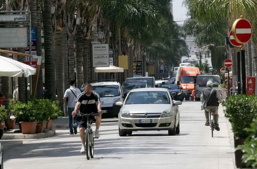 Brindisi, corso interdetto alle auto, commercianti protestano
