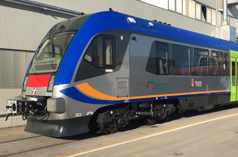 Sud Est, addio alla storica «divisa» rossa: treni con colori Trenitalia