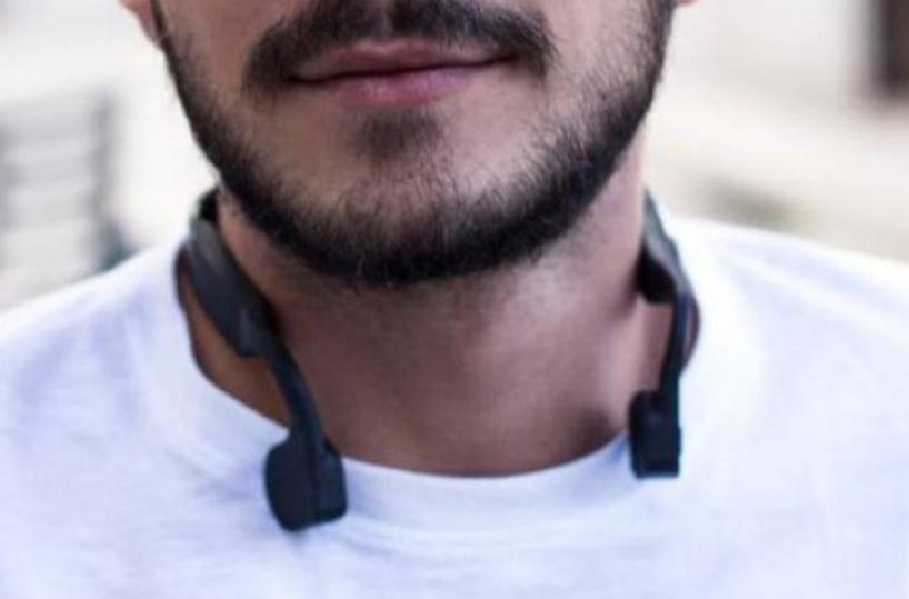 Ceglie, 28enne inventa cuffia per tradurre da 103 lingue