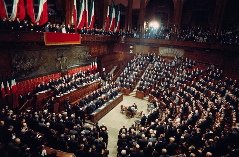 Comunicazione ossessiva più rischi per il Paese