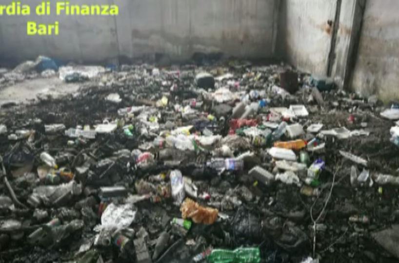 Andria, ex opificio trasformato in discarica: una denuncia