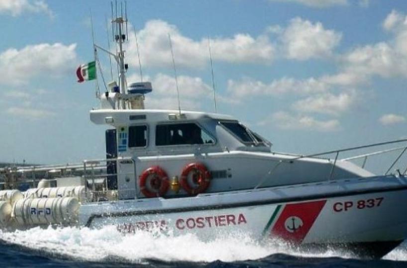 Turista tedesco cade su nave da crociera: Guardia Costiera Bari lo soccorre