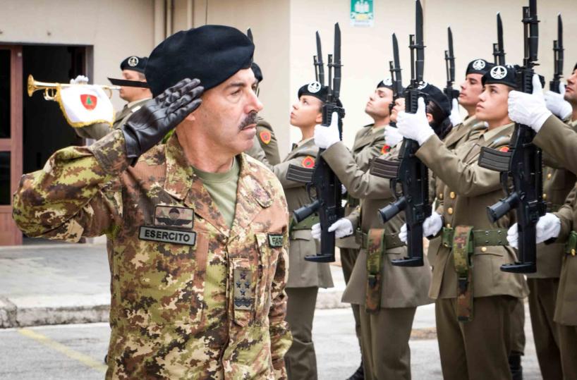 La Brigata Pinerolo modello da imitareLa visita del capo di Stato maggiore Farina 