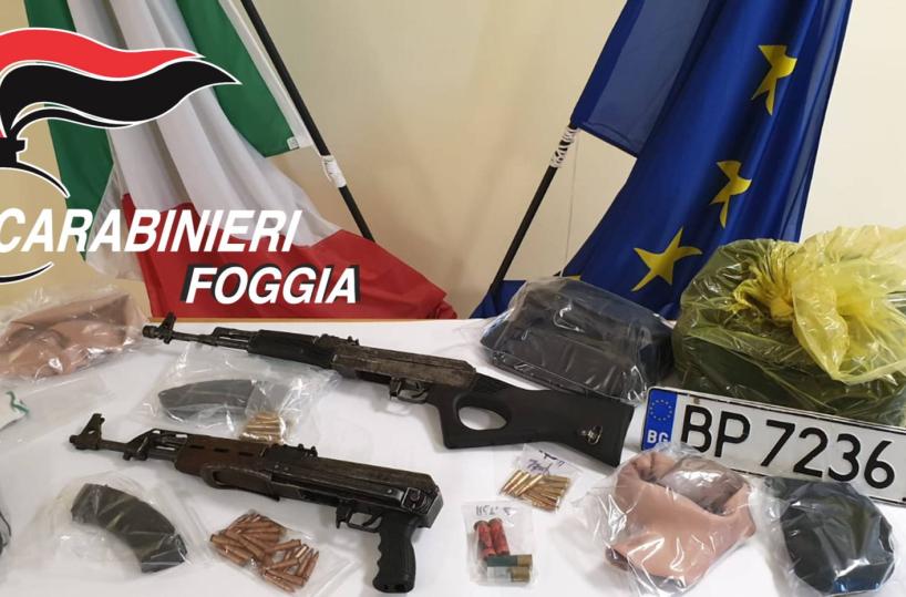 San Severo, auto nascosta tra gli ulivi piena di kalashnikov e maschere
