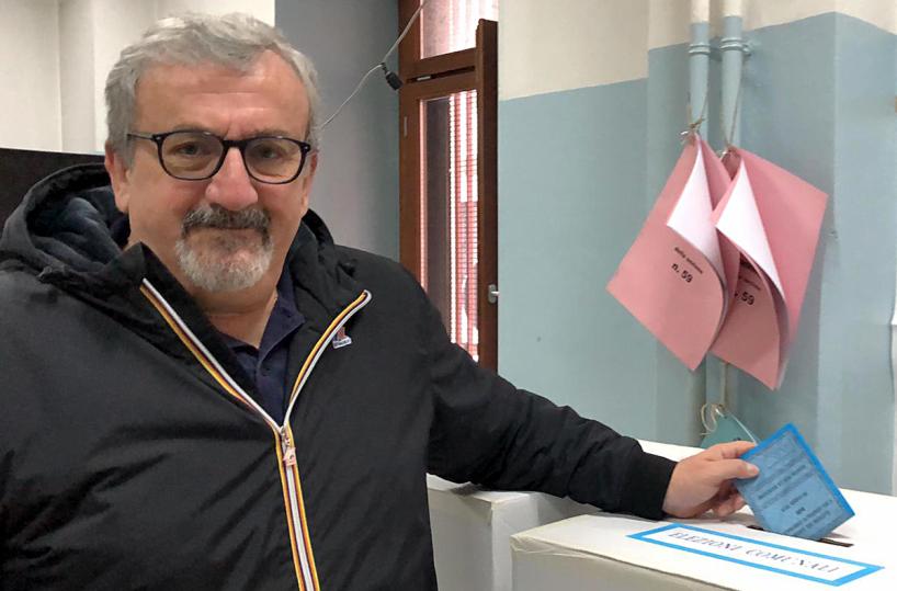 Emiliano esulta: «Fermata l’orda dei salviniani»