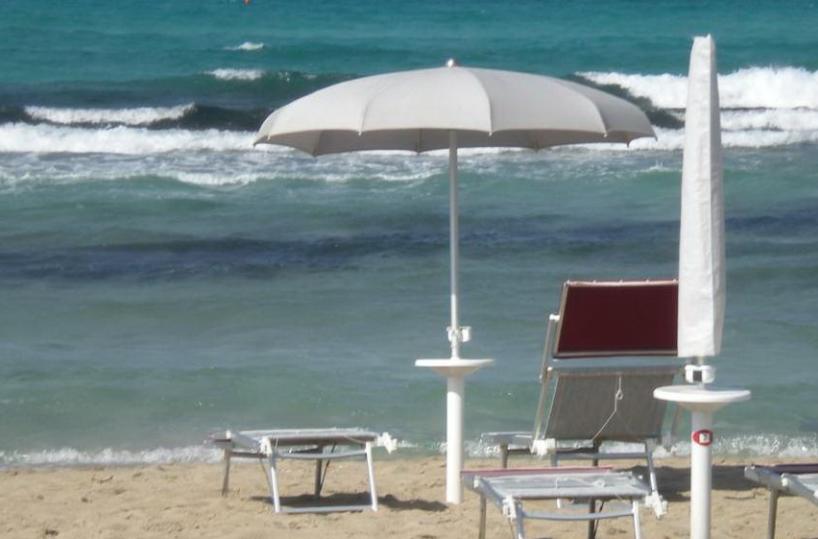 Salento, spiagge sotto la pioggia: fatturato giù dell'80%