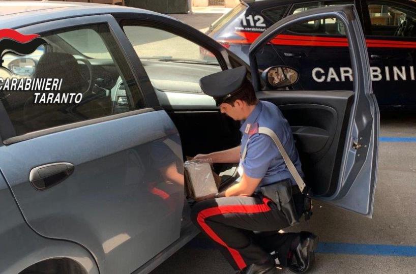 Taranto, un chilo di cocaina pura in auto: in cella un 39enne