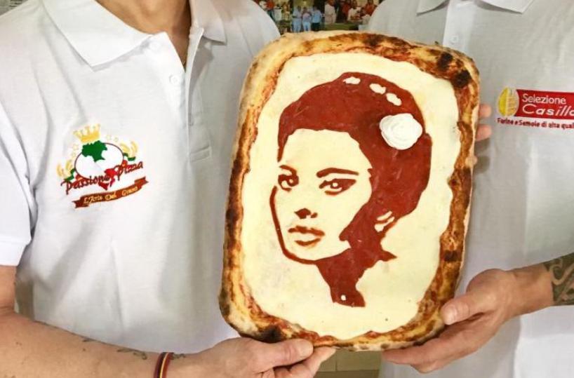Ciak Sophia Loren a Trani festeggiato con una pizza speciale