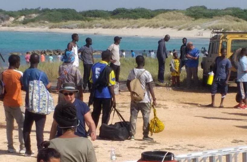 Zalone, a Monopoli il set con i finti migranti. Ci sarà la «pace» con Verdone?