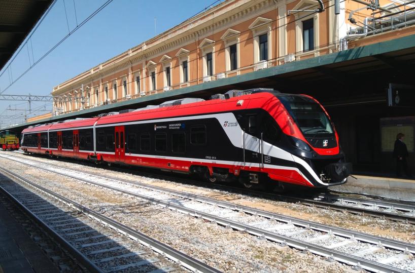 Ferrovie Sud-Est presenta il primo treno elettrico: da settembre sulla Bari-Putignano