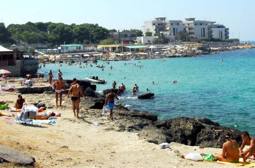 Palese, 15enne picchiato in spiaggia da coetanei. Il padre su Fb: «Troviamo i responsabili»
