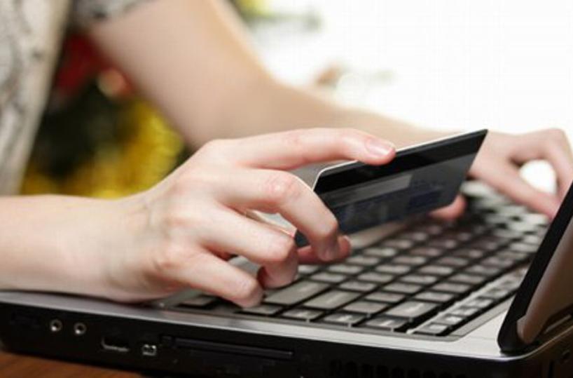 Brindisi, vendeva auto inesistenti online e intascava i soldi: un arresto 