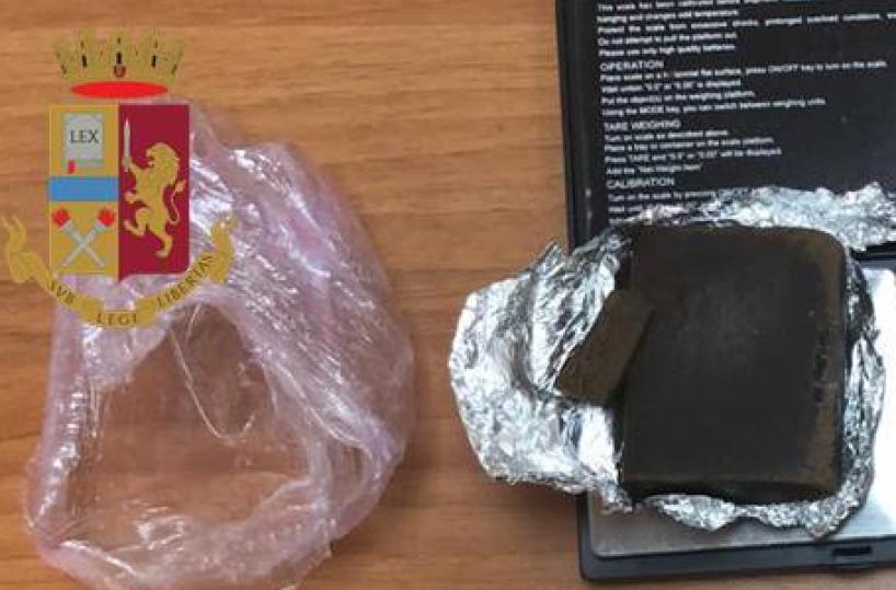 Taranto, sorpreso con un chilo di hashish: arrestato 26enne