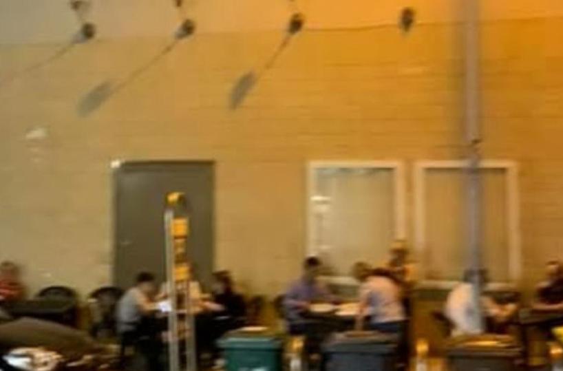 Bari, chiude il cinema Abc, davanti spuntano sedie e tavolini: controlli