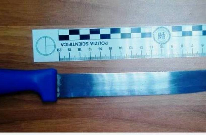 Taranto, aggredisce la convivente con un coltello: arrestato