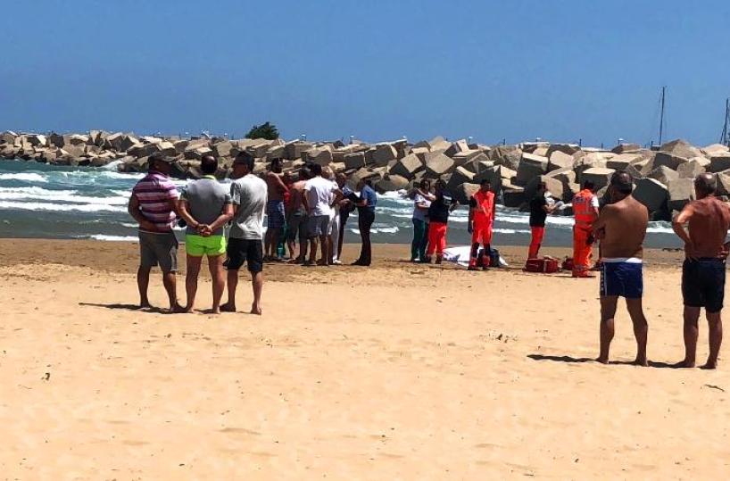 Mare «forza 5» a Vieste: turista si tuffa e muore