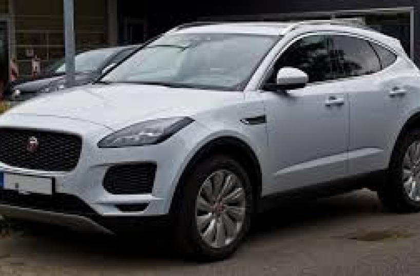 Bari, tenta di rubare una Jaguar con una chiave elettronica criptata: arrestato