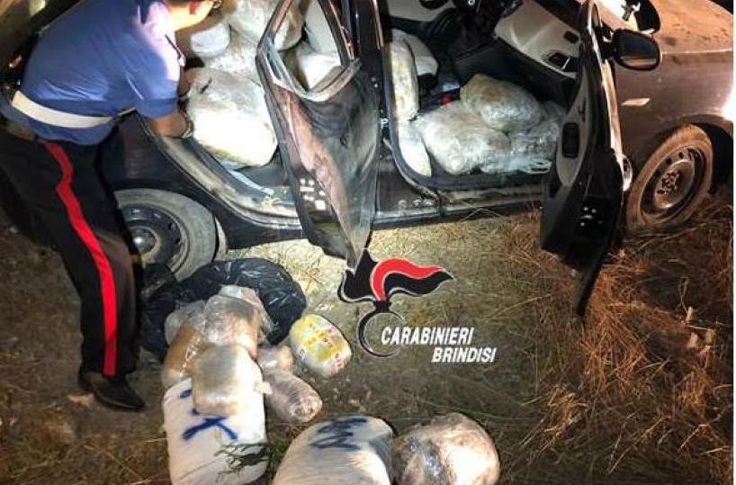 S.Pancrazio Sal., cc trovano auto rubata con 3 quintali di marijuana