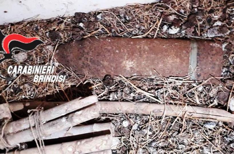 Scoperta ad Ostuni: in un sottotetto spunta ordigno della II Guerra Mondiale